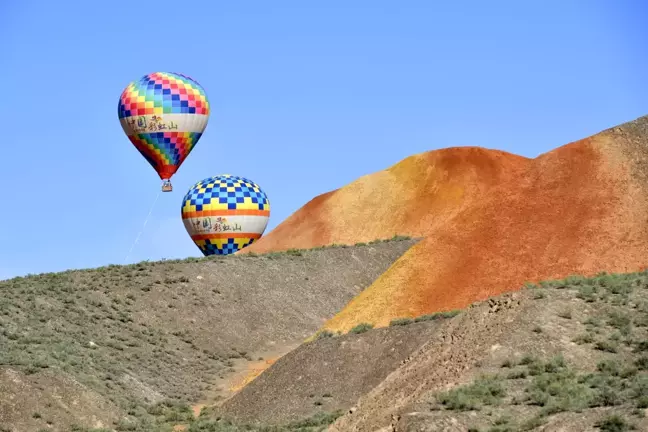 Çin'deki Danxia Ulusal Jeoloji Parkı Ziyaretçi Rekoru Kırıyor
