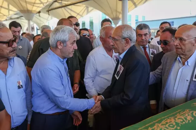 Kılıçdaroğlu, Kalp Krizi Geçiren CHP İlçe Başkanının Cenazesine Katıldı