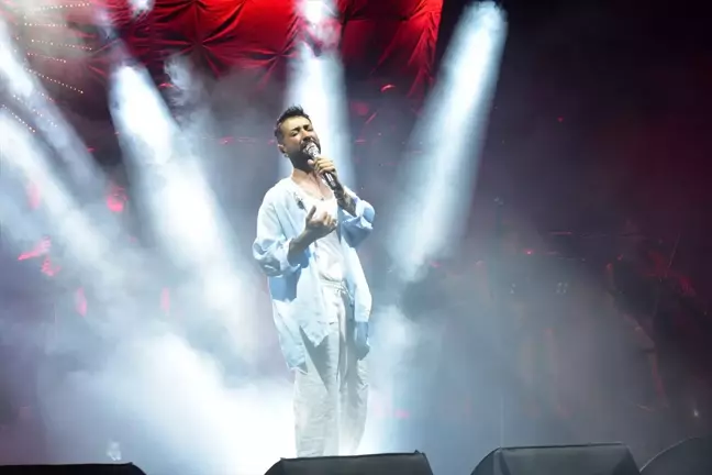 Tan Taşçı, trafik kazası sonrası Antalya'daki konserini iptal etmedi