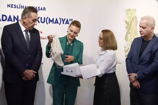 DEÜ Güzel Sanatlar Fakültesi'nden ipekli kumaş sergisi