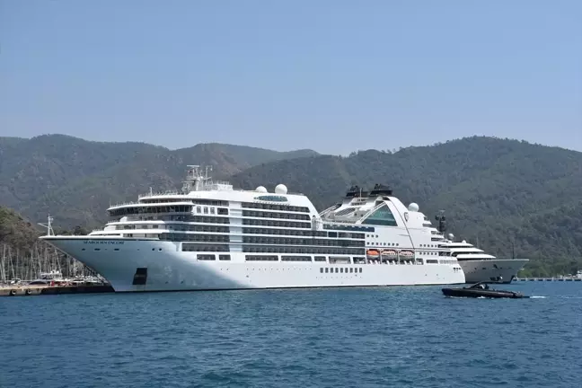 Bahama bayraklı kruvaziyer Marmaris'i ziyaret etti