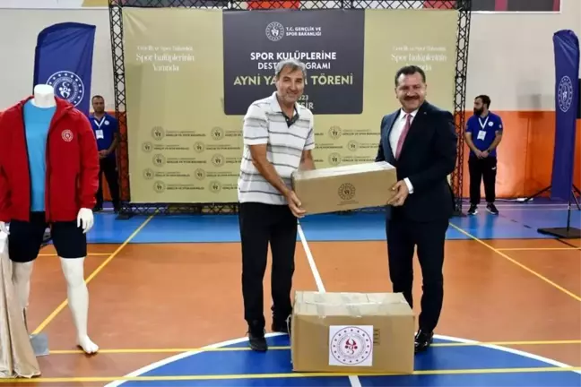 Gençlik ve Spor Bakanlığı, Balıkesir'deki 236 Spor Kulübüne Malzeme Desteği Sağladı