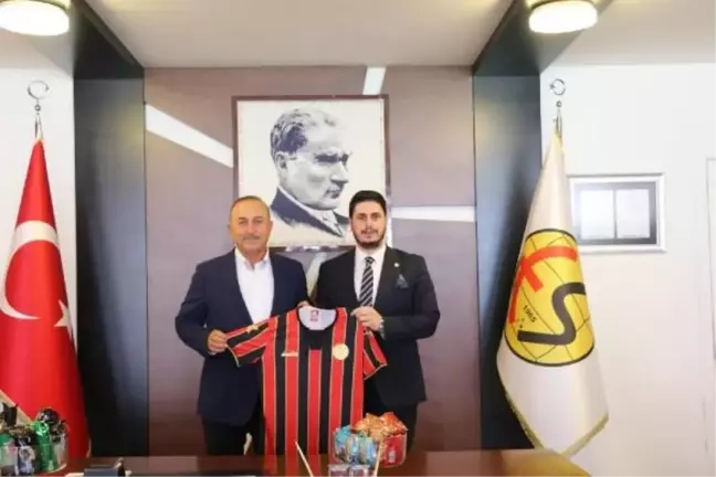 Mevlüt Çavuşoğlu, Eskişehirspor'u ziyaret etti
