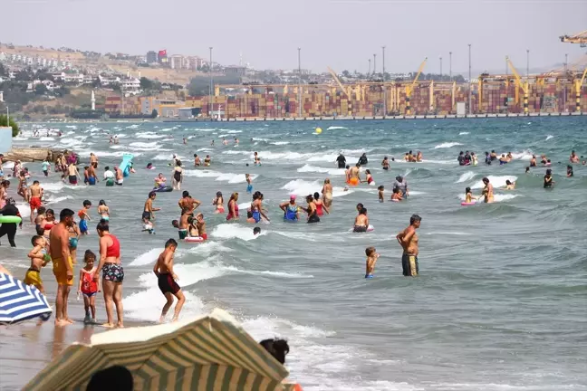 Tekirdağ'da Sıcak Hava Sahilleri Doldurdu