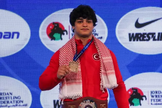 Milli güreşçi Alperen Berber, 20 yaş altında dünya şampiyonu oldu