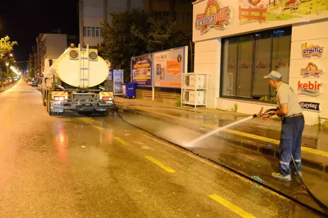 Bozüyük'te Ana Cadde ve Kaldırımlar Temizleniyor