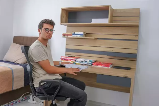 Depremde ailesini kaybeden genç, tıp fakültesine yerleşti