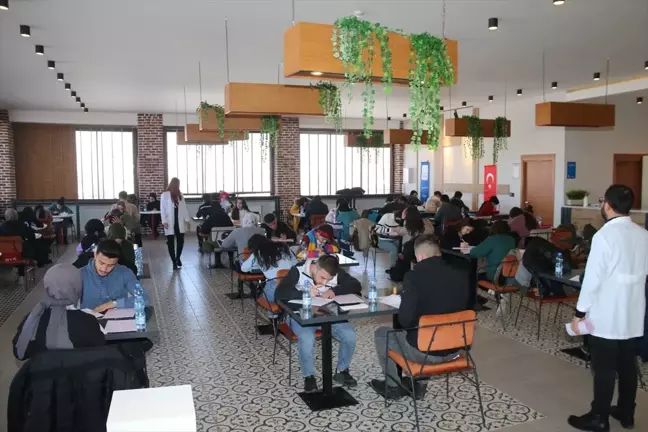 Van'da Öğrenciler Edremit Belediyesi Sürekli Eğitim Merkezleri ile Üniversitelere Yerleşti