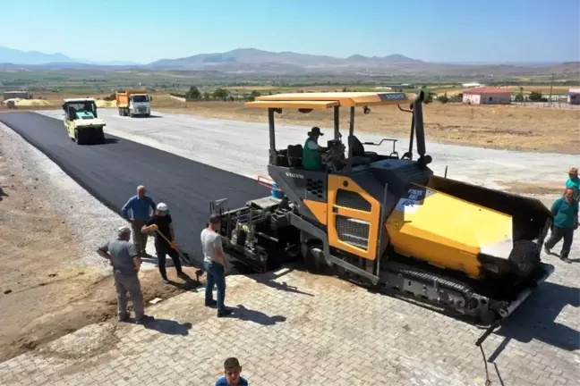 Kocasinan Belediyesi Yemliha Mahallesi'nde Yol Genişletme ve Çekirdek Kurutma Alanı İnşa Ediyor