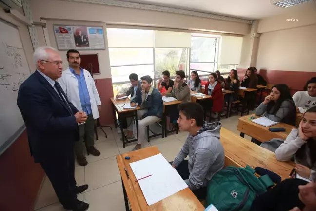Karabağlar Belediyesi KARBEM öğrencileri YKS'de yüzde 84 başarı elde etti