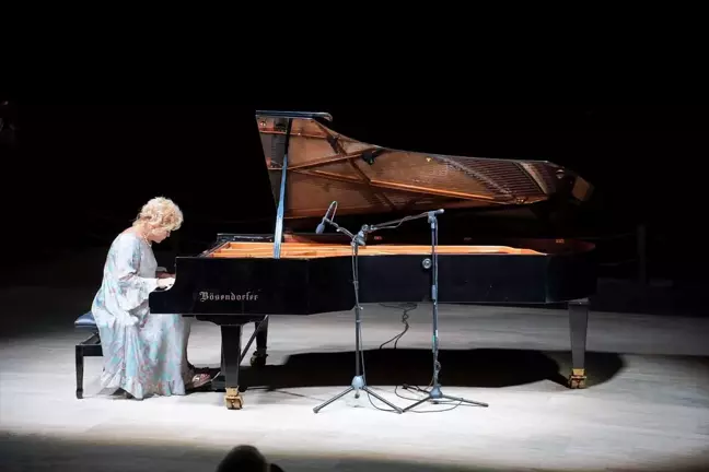 Piyanist Gülsin Onay, 20. Uluslararası Gümüşlük Müzik Festivali'nde konser verdi