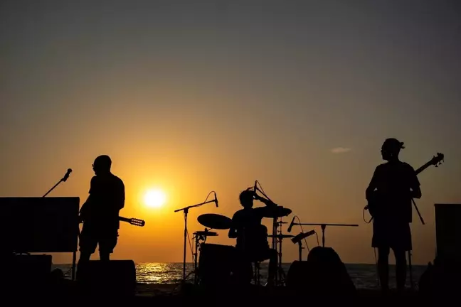 Yasak Helva, Gümüşlük Müzik Festivali'nde konser verdi