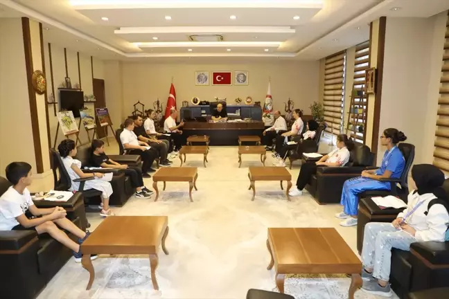 Nizip Belediye Başkanı Sarı, başarılı sporcuları ağırladı