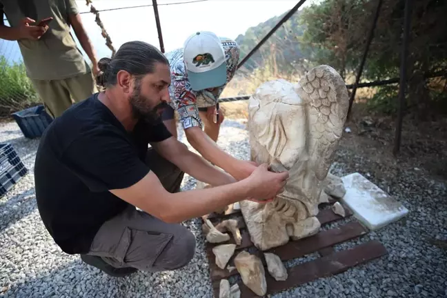 Syedra Antik Kenti'nde 1800 yıllık Roma dönemine ait Nike heykeli bulundu
