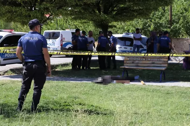 Erzincan'da çocuk parkında ölü bulunan kişi için soruşturma başlatıldı