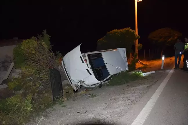 Konya'da devrilen otomobil sürücüsü yaralandı