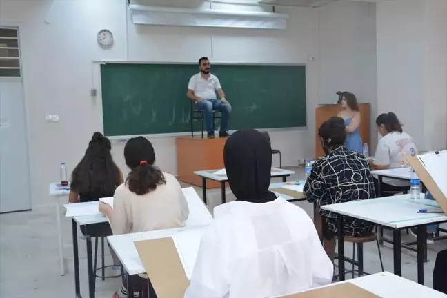 Dicle Üniversitesi'nde Resim-İş Eğitimi Anabilim Dalı Özel Yetenek Sınavları Yapıldı