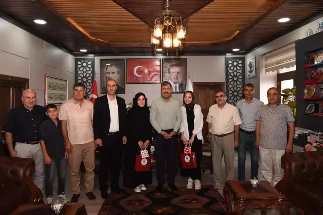 Başkan Asya, YKS'de Dereceye Giren Öğrencileri Ödüllendirdi