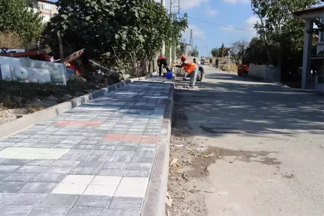 Şehit Murat Peltek Caddesi'nde kaldırım çalışması