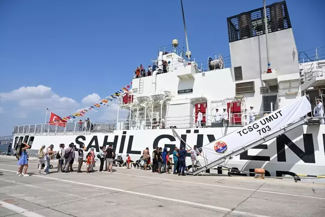 30 Ağustos Zafer Bayramı'nda İzmir'de gemi ziyareti heyecanı