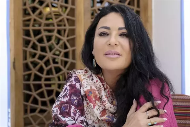 İranlı yazar Türkiye'de İran'ın bilinmeyen tarihini aktarıyor