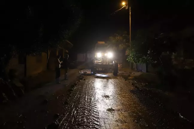 Aydın'ın Köşk ilçesinde sağanak hayatı olumsuz etkiledi