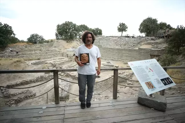 Troya Antik Kenti Kazı Heyeti Başkanı Prof. Dr. Rüstem Aslan, İtalya'da ödüllendirildi