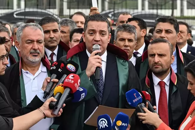 TBB ve bazı barolar Can Atalay'ın tahliyesi talebiyle AYM önünde basın açıklaması yaptı
