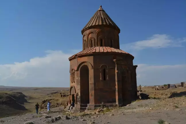 Kars'ta UNESCO Dünya Mirası Listesi'nde yer alan Ani Ören Yeri ziyaretçilerini ağırlıyor