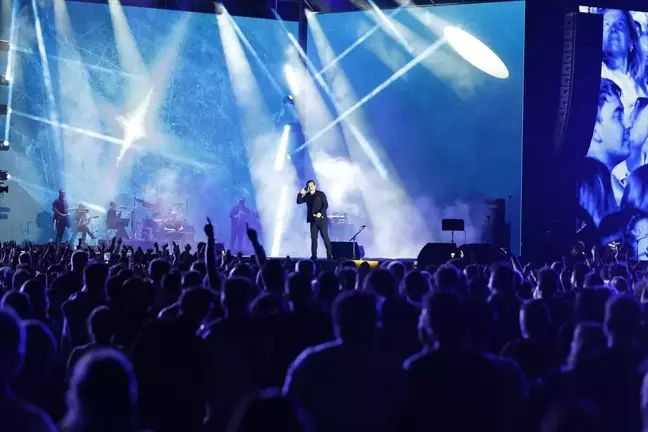 Troya Kültür Yolu Festivali'nde Ferhat Göçer Konseri