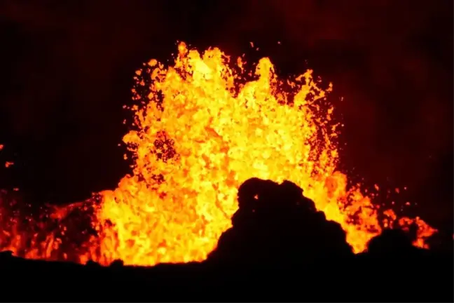Hawaii'deki Kilauea Yanardağı Faaliyete Geçti