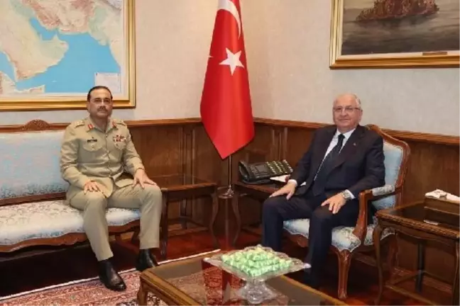 Milli Savunma Bakanı Yaşar Güler, Pakistan Kara Kuvvetleri Komutanı Syed Asım Munir'i kabul etti