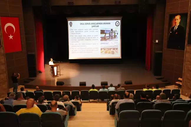 Tekirdağ'da servis şoförleri ve rehber personeline bilgilendirme toplantısı yapıldı