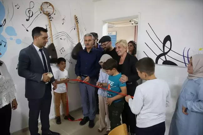 İstanbul'da hayatını kaybeden müzisyenin ailesi, Mardin'de bir okulda müzik sınıfı oluşturdu