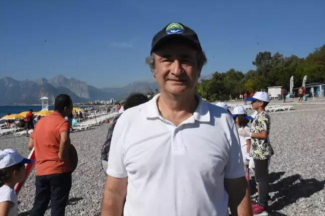 Antalya'da Uluslararası Kıyı Temizleme Günü Etkinliği Gerçekleştirildi