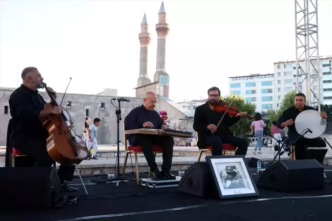 Ünlü Kanun Virtüözü Göksel Baktagir Sivas'ta Konser Verdi