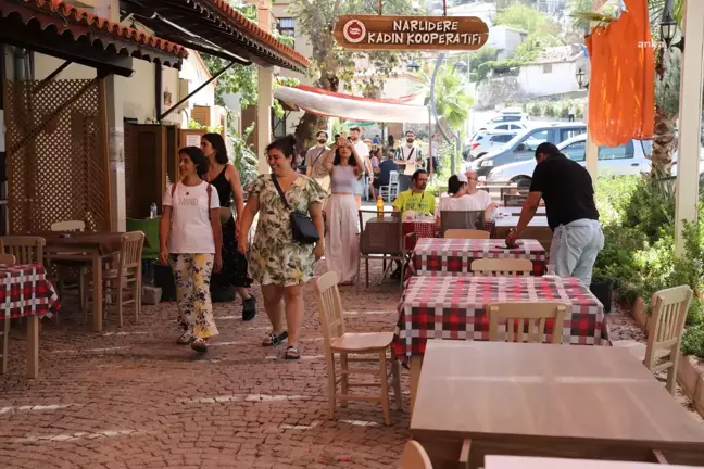 Narlıdere Belediyesi Tarihi Kültür Evi, Berlin Alevi Toplumu Cemevi organizasyonuyla İzmir'e gelen üniversite öğrencilerini ağırladı