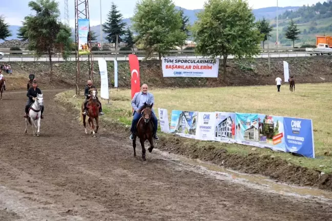 Samsun'da Rahvan At Yarışları Festivali Düzenlendi