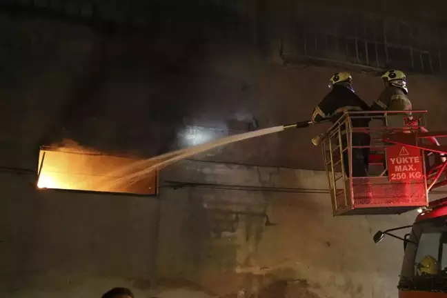 Uşak'ta bir fabrikada çıkan yangın söndürüldü