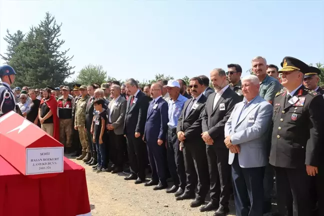 Uyuşturucu şüphelisinin şehit ettiği astsubay, memleketinde toprağa verildi (2)