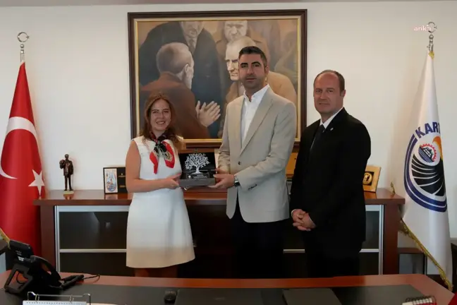 TEV, Kartal Belediye Başkanı'na plaket takdim etti