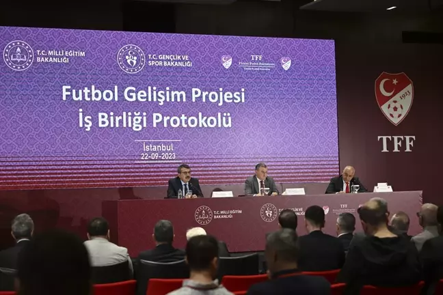 Gençlik ve Spor Bakanı Osman Aşkın Bak, sporu tabana yaymak için çaba sarf ediyor