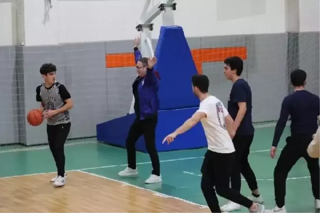 Başakşehir Belediyesi Gençlere Yatırımlarını Sürdürüyor