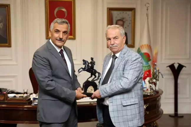 Eski Samsun Valisi Osman Kaymak İlkadım Belediye Başkanı Necattin Demirtaş'ı Ziyaret Etti