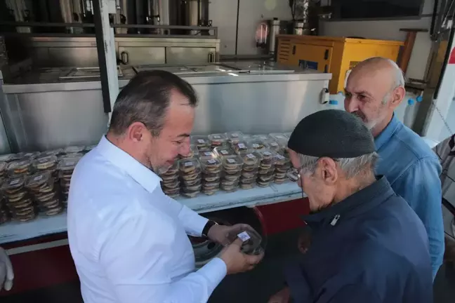 Bolu Belediyesi Mevlid Kandili'nde 10 Bin Kişiye Kandil Simidi Dağıttı