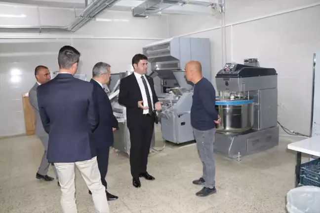 Hakkari Milli Eğitim Müdürü Mehmet Akif Ersoy Mesleki ve Teknik Anadolu Lisesi'ni ziyaret etti