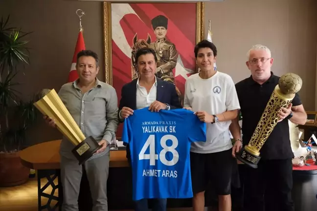 Armada Praxis Yalıkavakspor Hentbol Kadın Takımı Bodrum Kaymakamı ile Buluştu