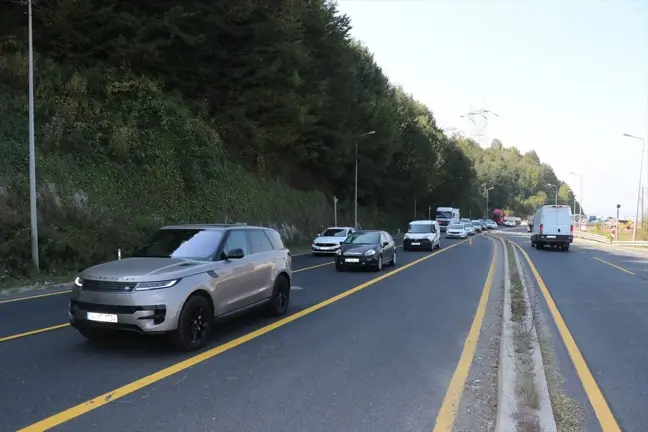 D-100 Kara Yolu Düzce-Bolu Geçişinde Yoğunluk Yaşanıyor