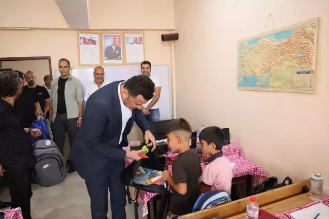 Diyarbakır Yenişehir Belediyesi Yardıma Muhtaç Öğrencilere Eğitim Seti ve Kırtasiye Desteği Sağlıyor