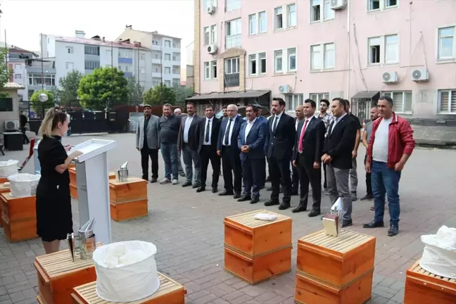 Güroymak'ta Bal Üreticilerine Ekipman Desteği Verildi